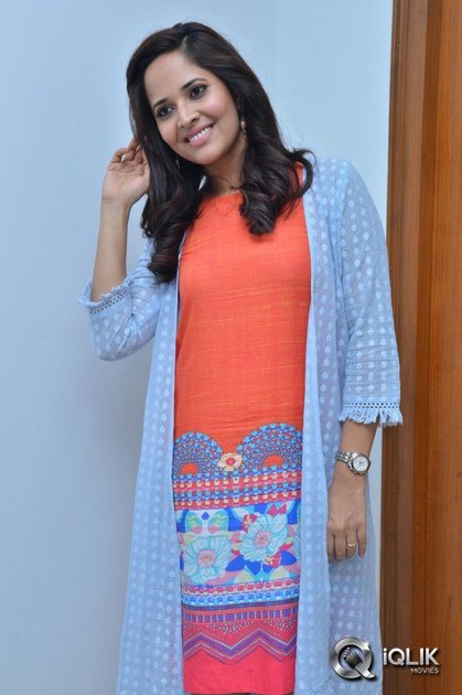 Anasuya-at-Winner-Movie-Press-Meet